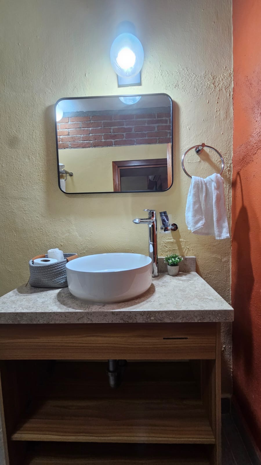 64b6e242-3ff8-4371-beea-5c093dd226ab